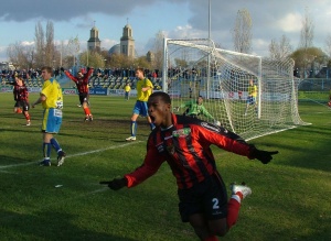 ...és ünnepli a gólját pár másodperccel később! (fotók: basildon.hu).