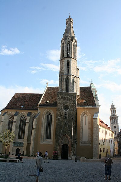 Kedvenc látnivalóm Sopronban a Kecske-templom, de remélem szombat este a ranglistám élén már egy Eppel-dugó veszi át a helyét (sopron.hu a fotó lelőhelye)